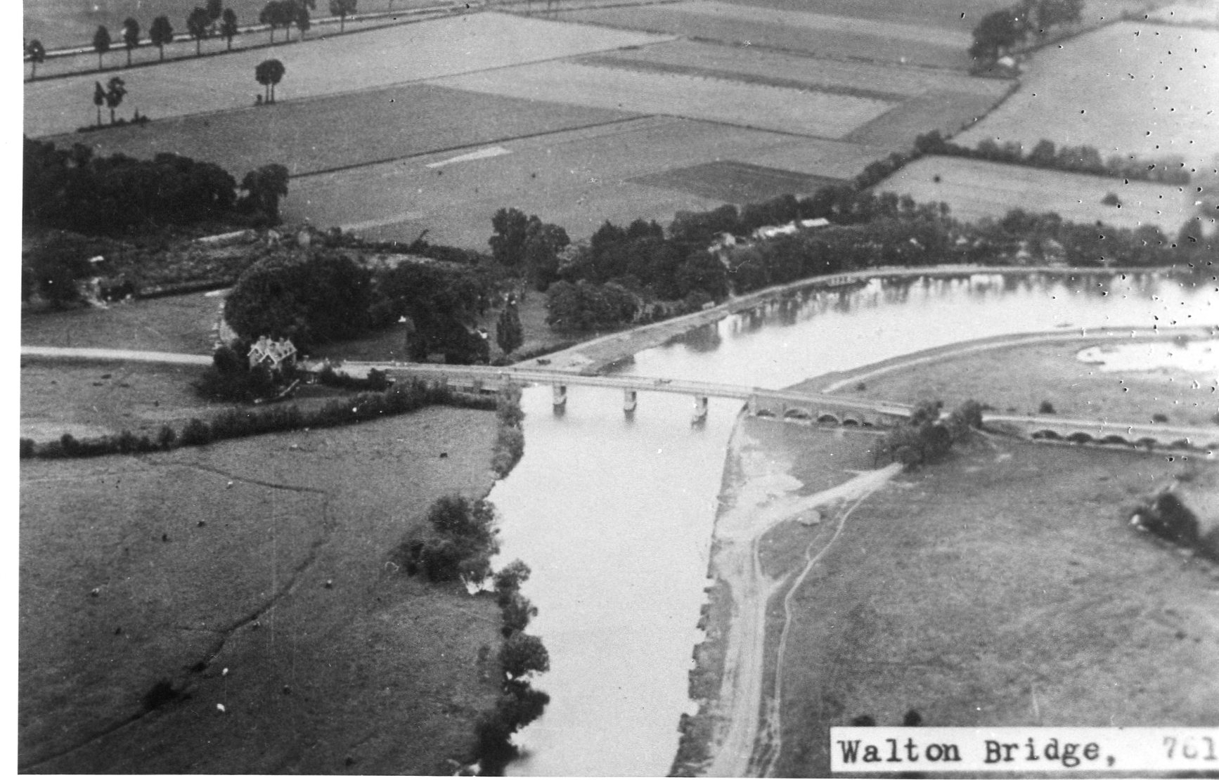 Walton Bridge in the 1920s