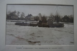 Thames Conservancy tug icebreaking